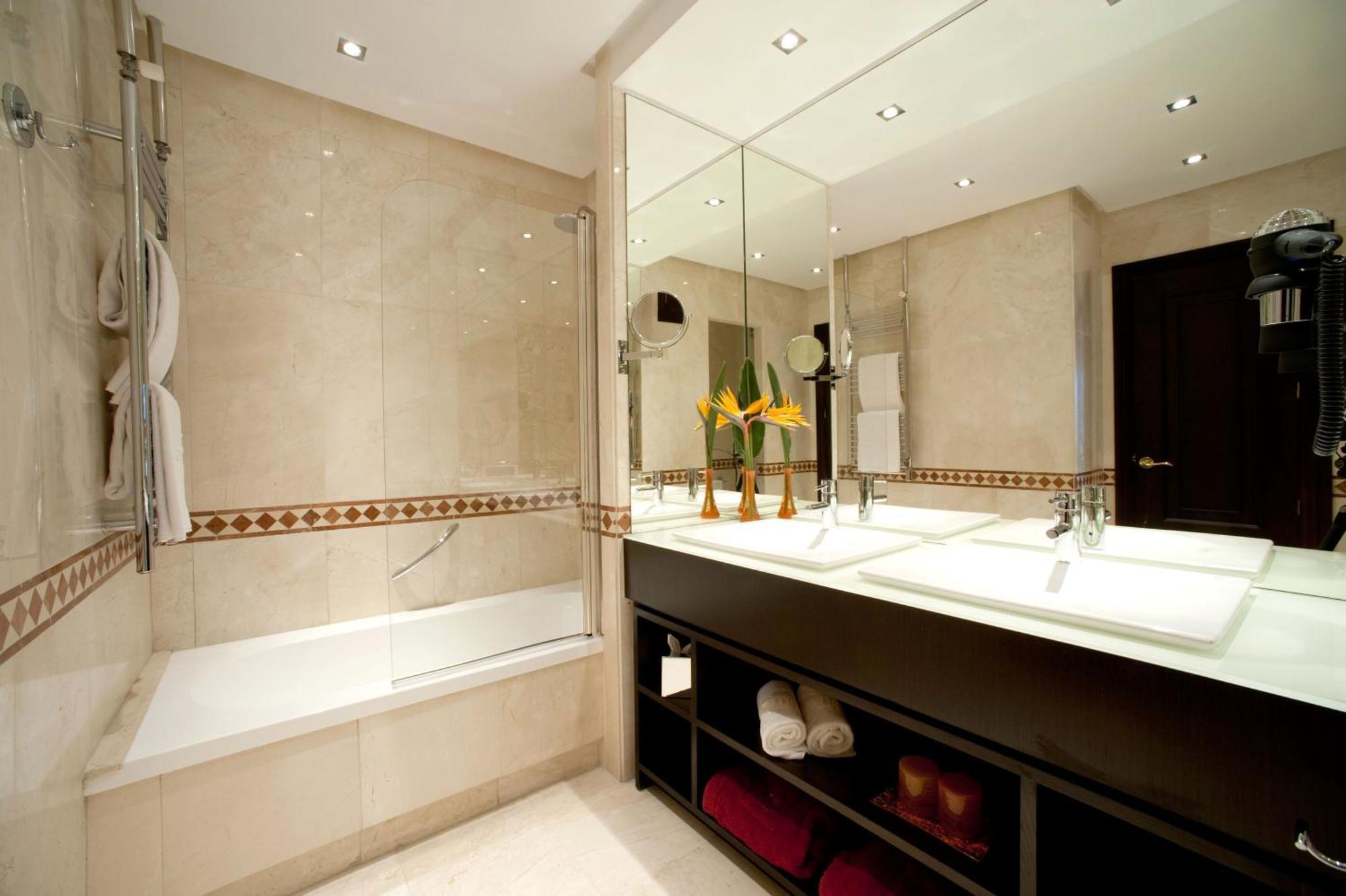 Classic Double or Twin Room Hill View