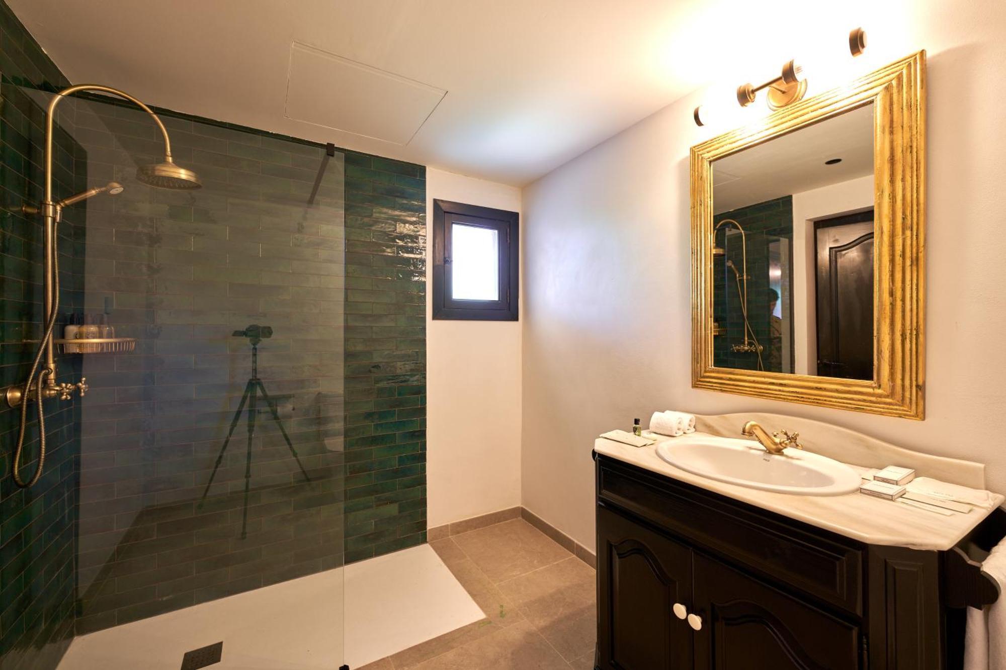 King Room Pool View,1631551838:JPEG